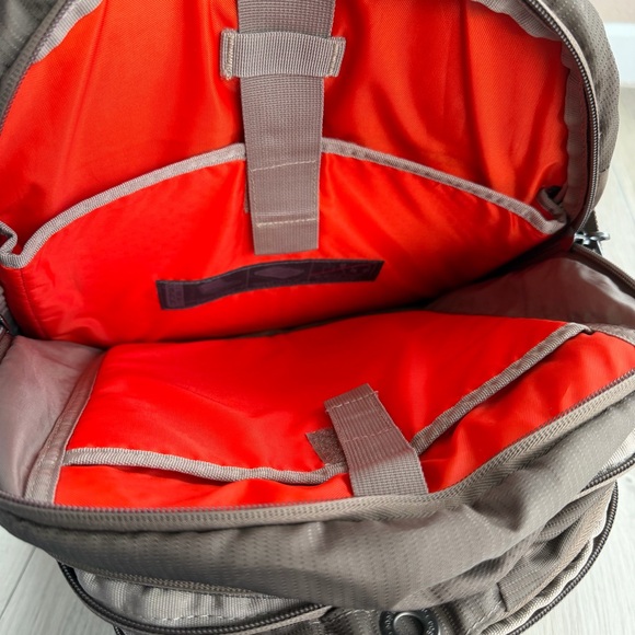 Eagle Creek Universal Traveler Backpack, 30L - Picture 5 of 9